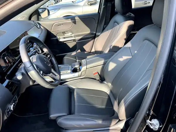 MERCEDES-BENZ GLA (8/27)