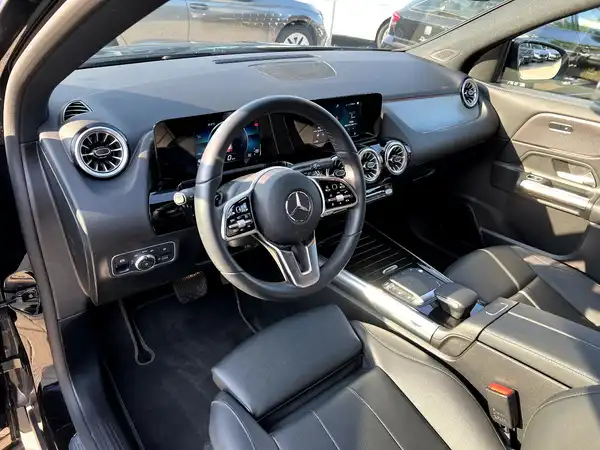 MERCEDES-BENZ GLA (9/27)