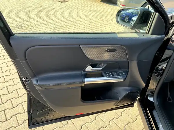 MERCEDES-BENZ GLA (10/27)