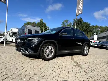 MERCEDES-BENZ GLA (1/28)