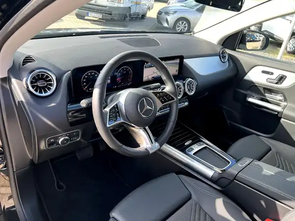 MERCEDES-BENZ GLA (11/28)