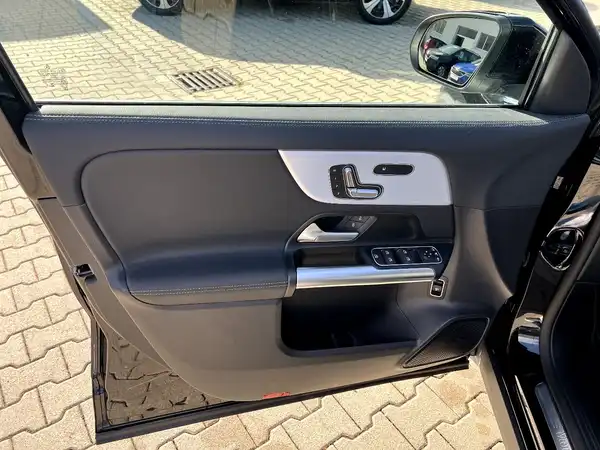 MERCEDES-BENZ GLA (12/28)