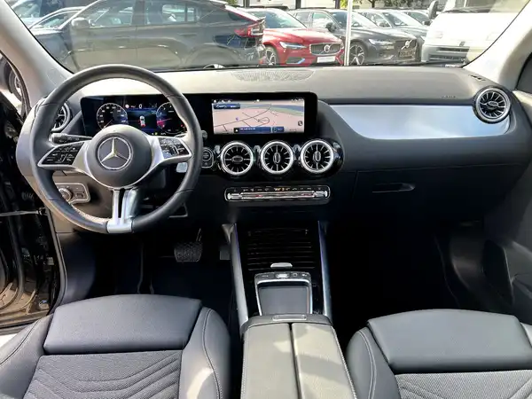 MERCEDES-BENZ GLA (19/28)