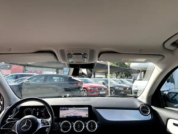 MERCEDES-BENZ GLA (20/28)