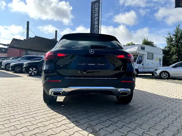 MERCEDES-BENZ GLA (3/28)