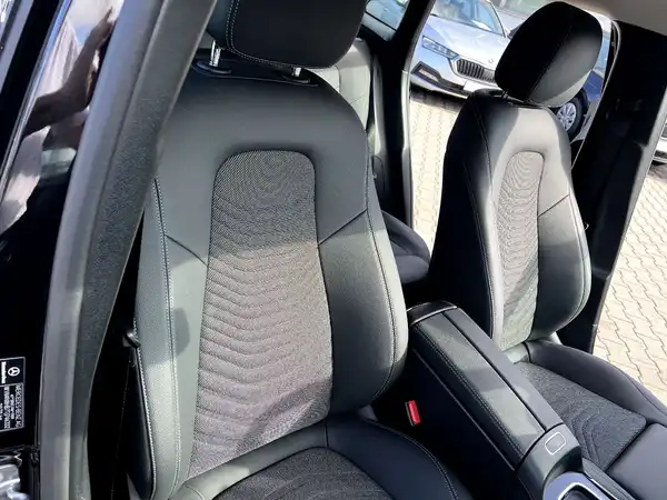 MERCEDES-BENZ GLA (23/28)