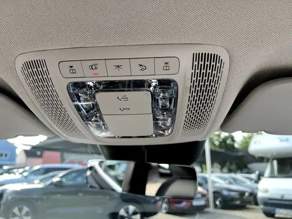 MERCEDES-BENZ GLA (28/28)