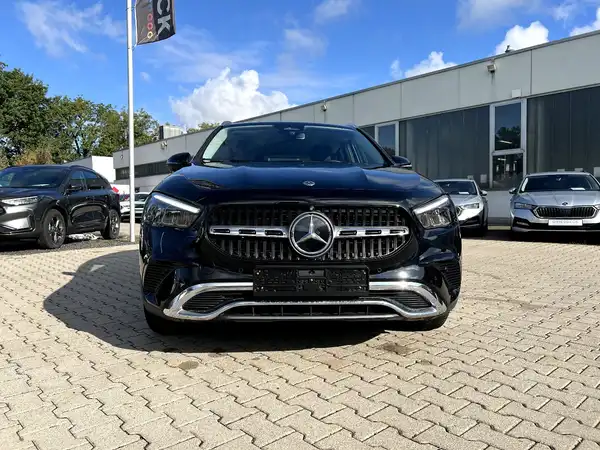 MERCEDES-BENZ GLA (6/28)
