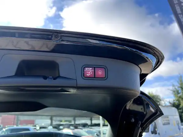 MERCEDES-BENZ GLA (8/28)