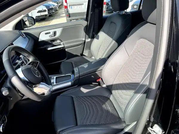 MERCEDES-BENZ GLA (10/28)
