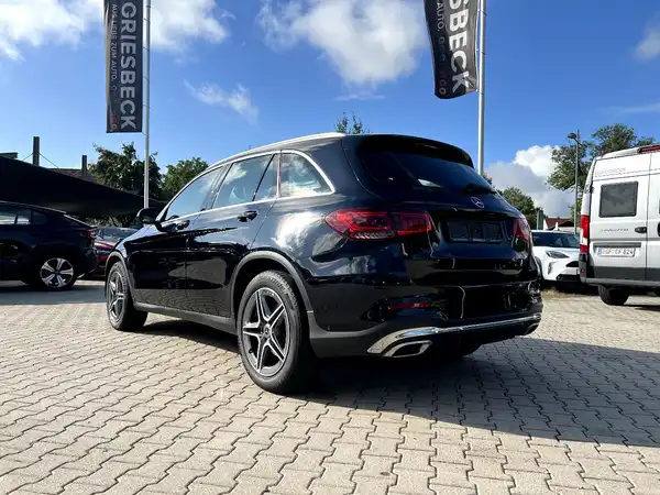 MERCEDES-BENZ GLC (2/28)