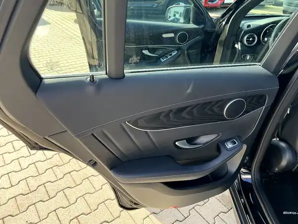 MERCEDES-BENZ GLC (12/28)