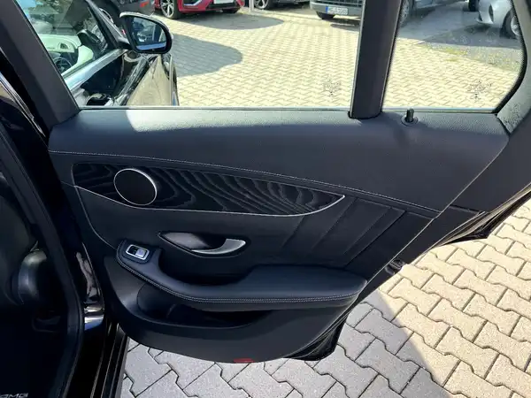 MERCEDES-BENZ GLC (15/28)