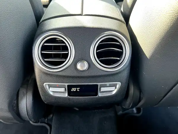 MERCEDES-BENZ GLC (18/28)