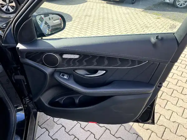 MERCEDES-BENZ GLC (20/28)