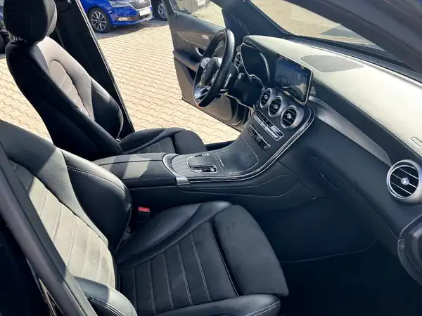 MERCEDES-BENZ GLC (22/28)