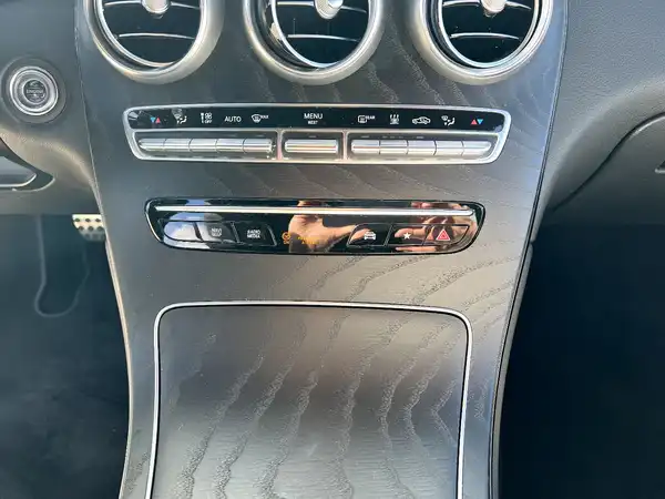 MERCEDES-BENZ GLC (25/28)