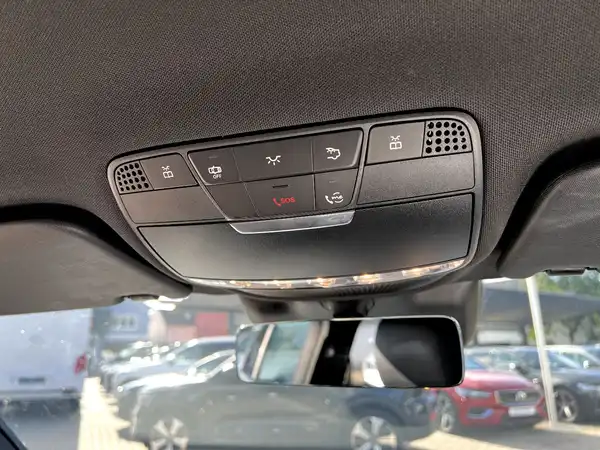 MERCEDES-BENZ GLC (28/28)