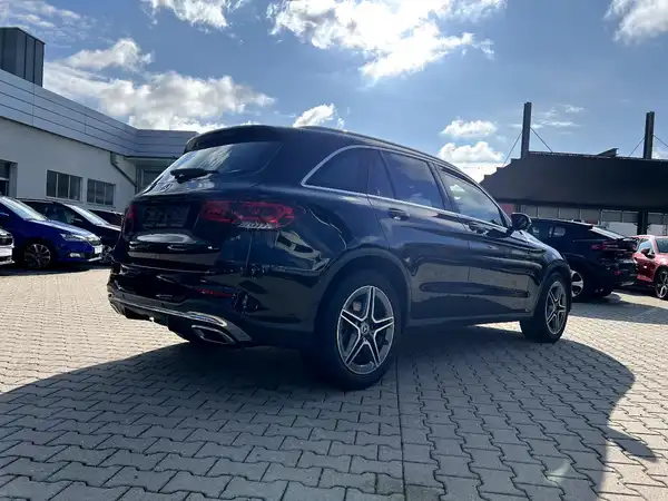 MERCEDES-BENZ GLC (5/28)