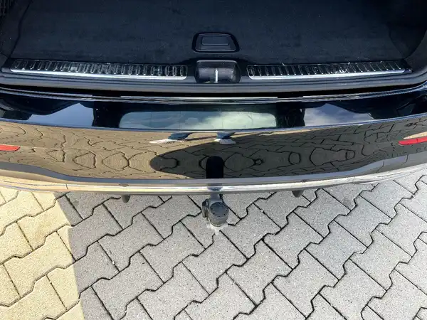 MERCEDES-BENZ GLC (8/28)
