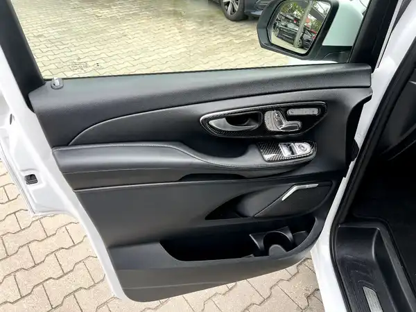 MERCEDES-BENZ V 220 (12/30)