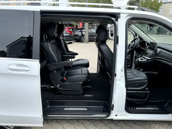 MERCEDES-BENZ V 220 (16/30)
