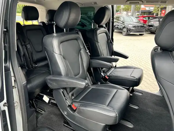MERCEDES-BENZ V 220 (18/30)