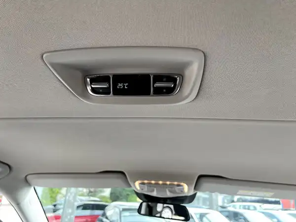 MERCEDES-BENZ V 220 (20/30)