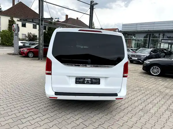MERCEDES-BENZ V 220 (3/30)