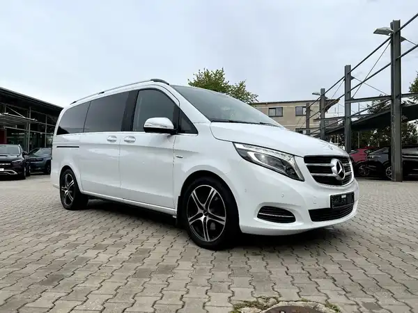 MERCEDES-BENZ V 220 (5/30)