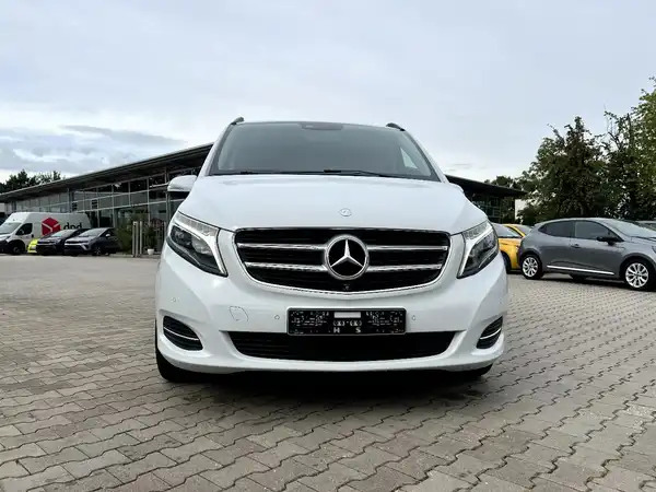 MERCEDES-BENZ V 220 (6/30)