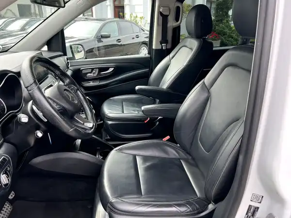 MERCEDES-BENZ V 220 (9/30)