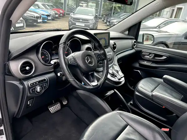 MERCEDES-BENZ V 220 (10/30)