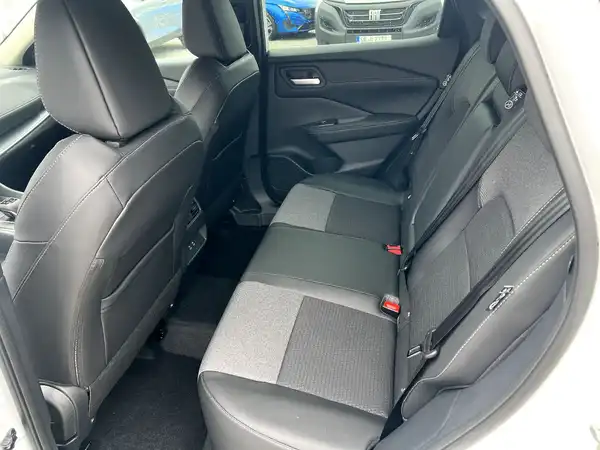 NISSAN QASHQAI (12/27)