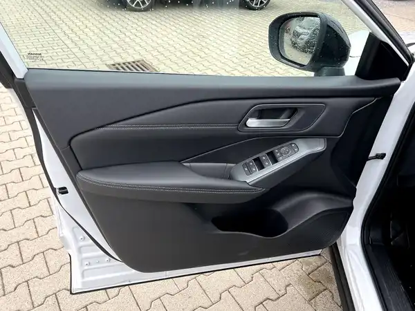 NISSAN QASHQAI (10/27)