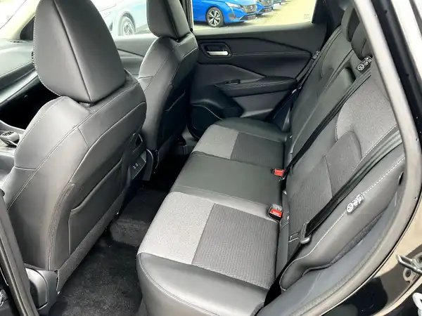 NISSAN QASHQAI (12/27)