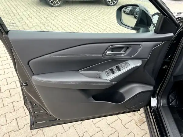 NISSAN QASHQAI (10/27)