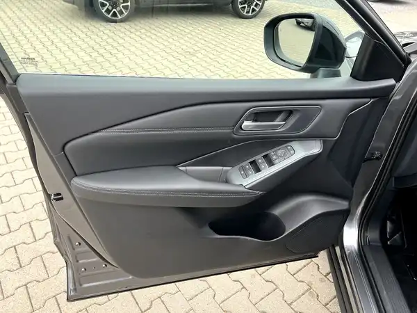 NISSAN QASHQAI (10/27)