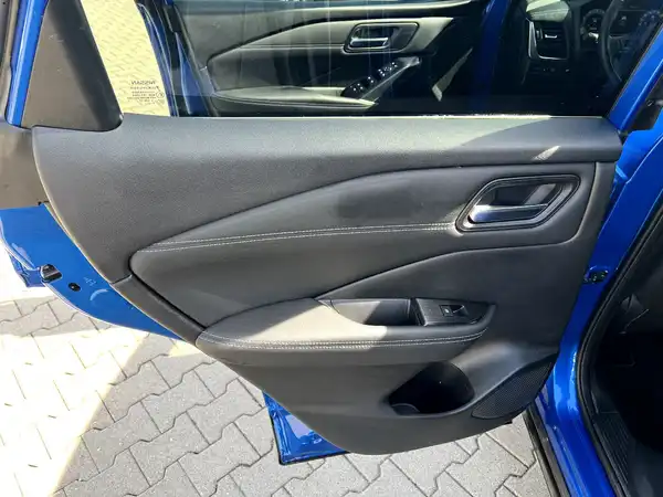 NISSAN QASHQAI (12/28)