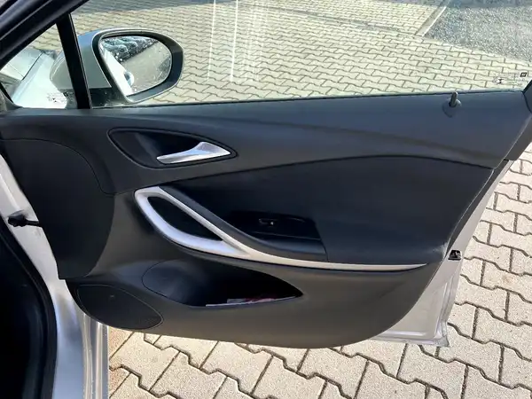 OPEL ASTRA (19/26)