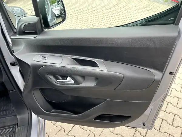 OPEL COMBO (19/25)