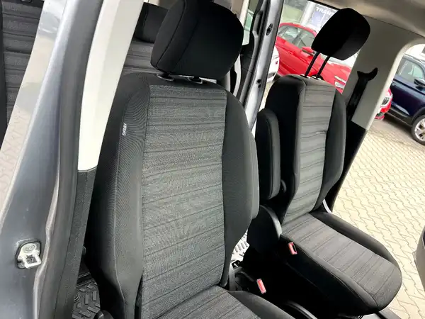 OPEL COMBO (21/25)
