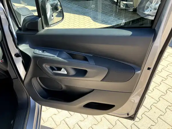 OPEL COMBO (19/25)