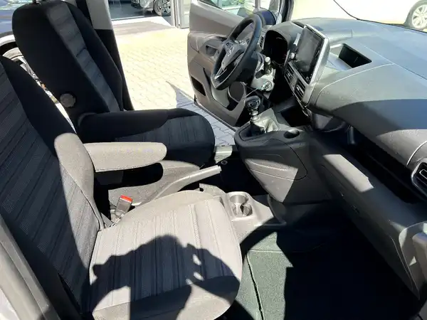 OPEL COMBO (21/25)