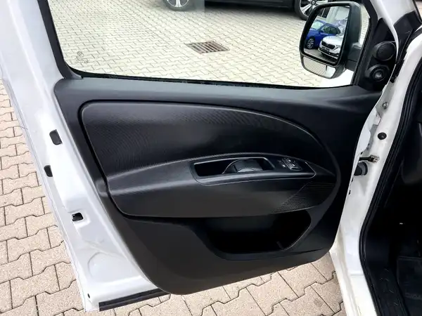 OPEL COMBO (14/27)