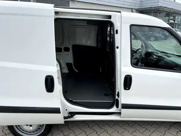 OPEL COMBO (15/27)