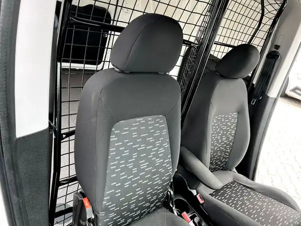 OPEL COMBO (21/27)