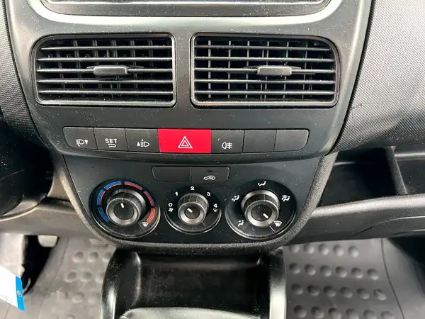 OPEL COMBO (23/27)