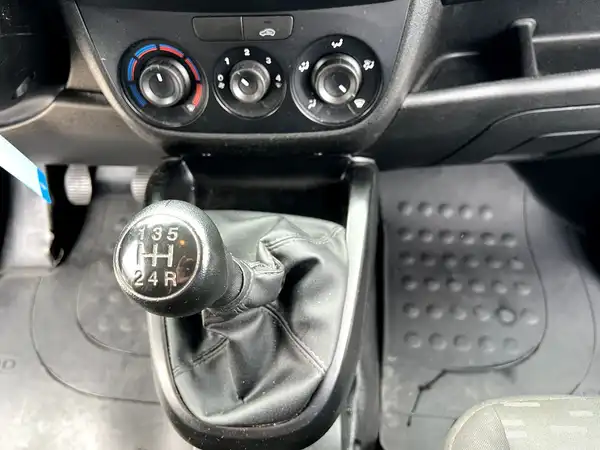 OPEL COMBO (24/27)