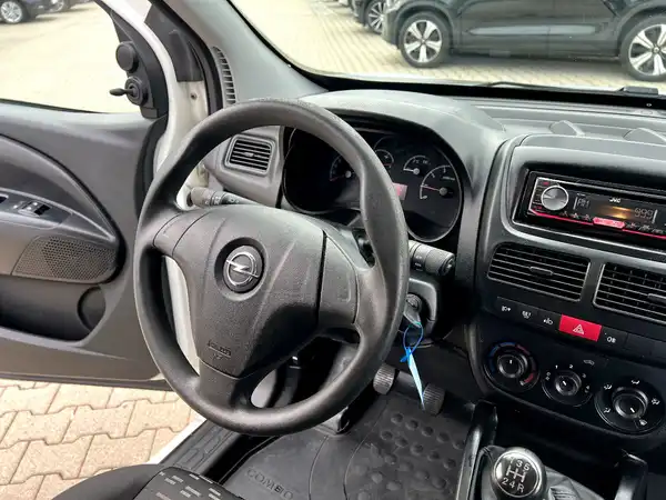 OPEL COMBO (26/27)